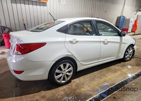 2013 Hyundai Accent Gls z USA, uszkodzony, nr VIN KMHCU4AE0DU581884